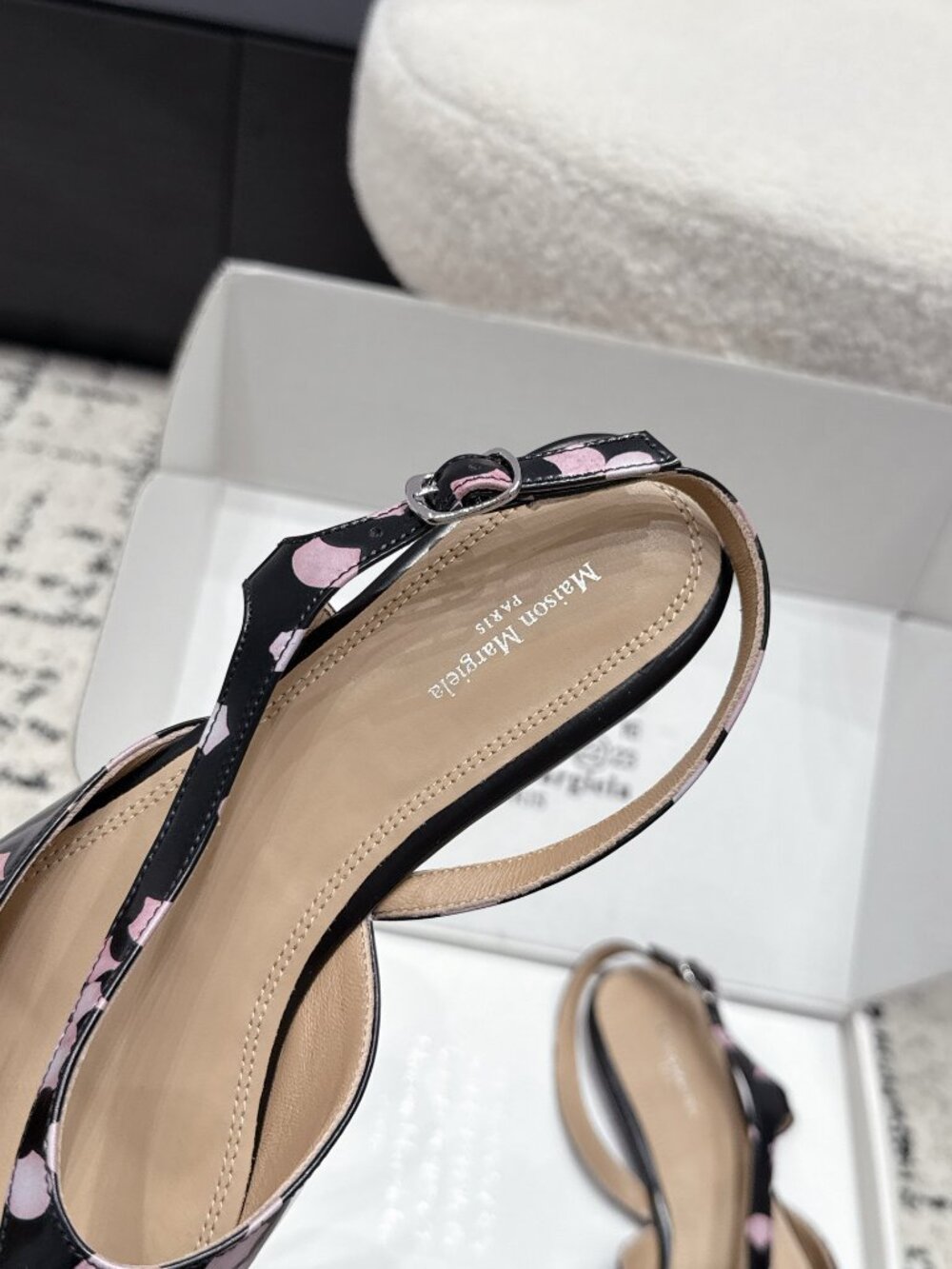 Maison Margiela Tabi split-toe flats with cherry blossom petal print - Picture 6 of 8